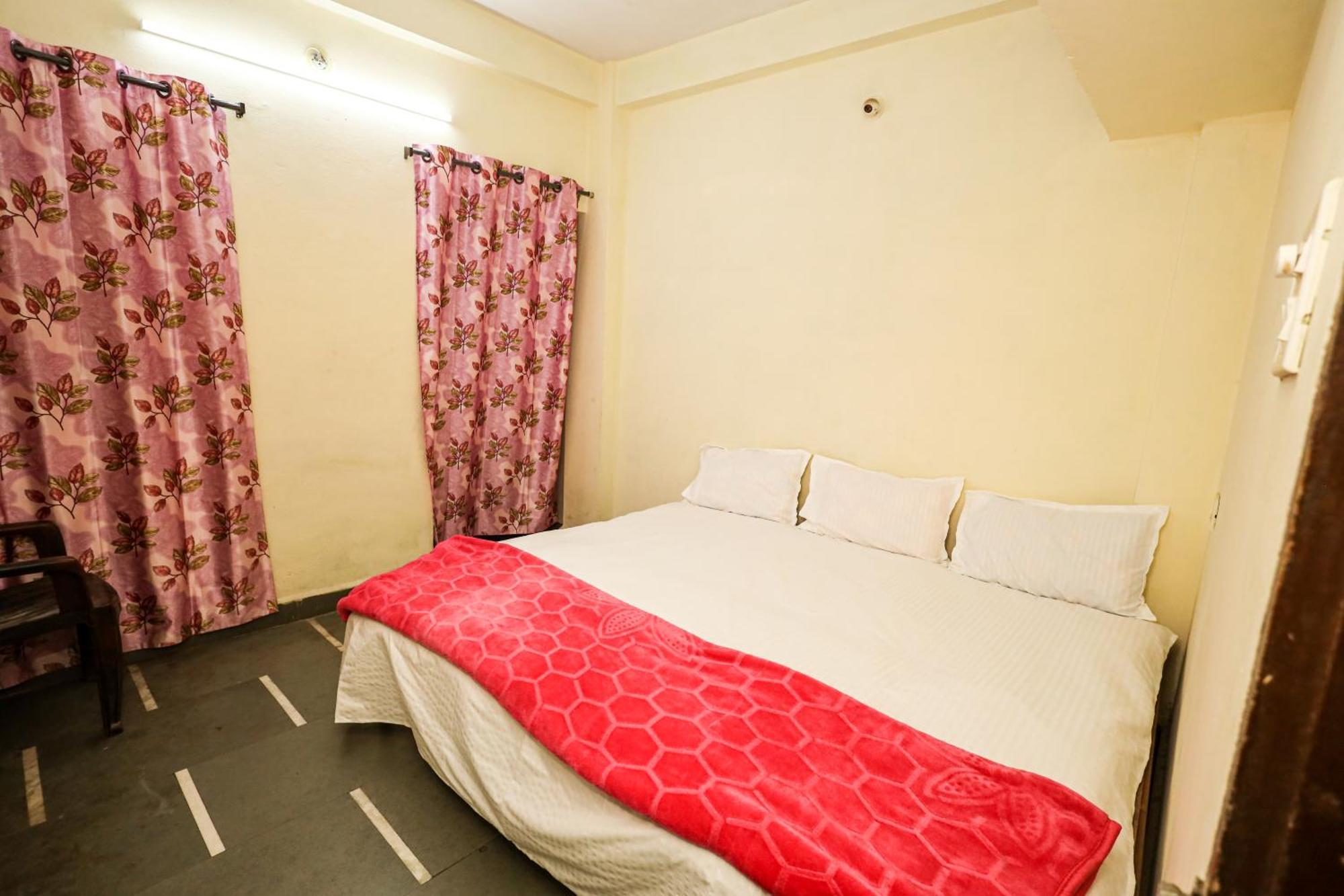 Rai Guest House 우자인 외부 사진