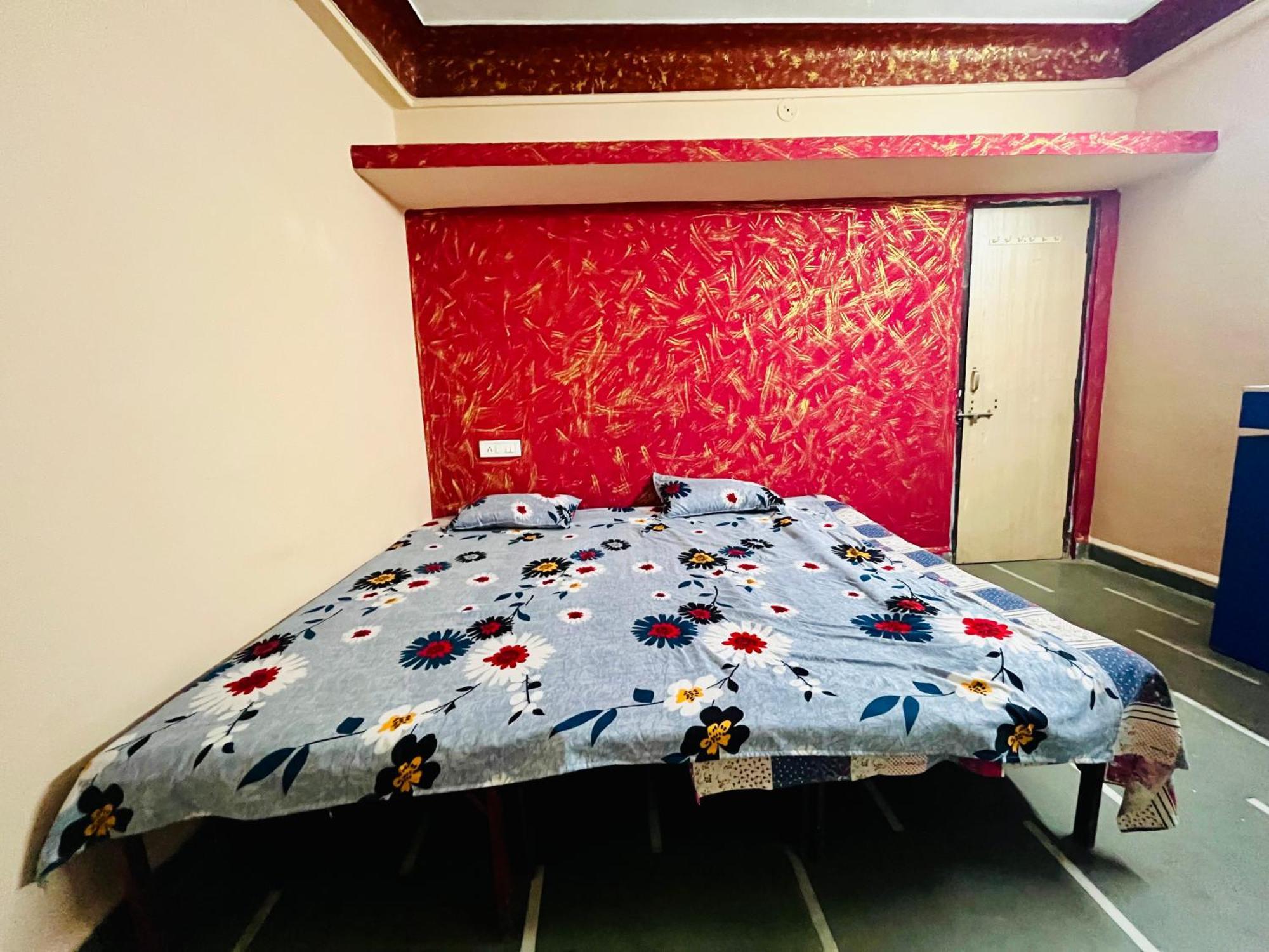 Rai Guest House 우자인 외부 사진