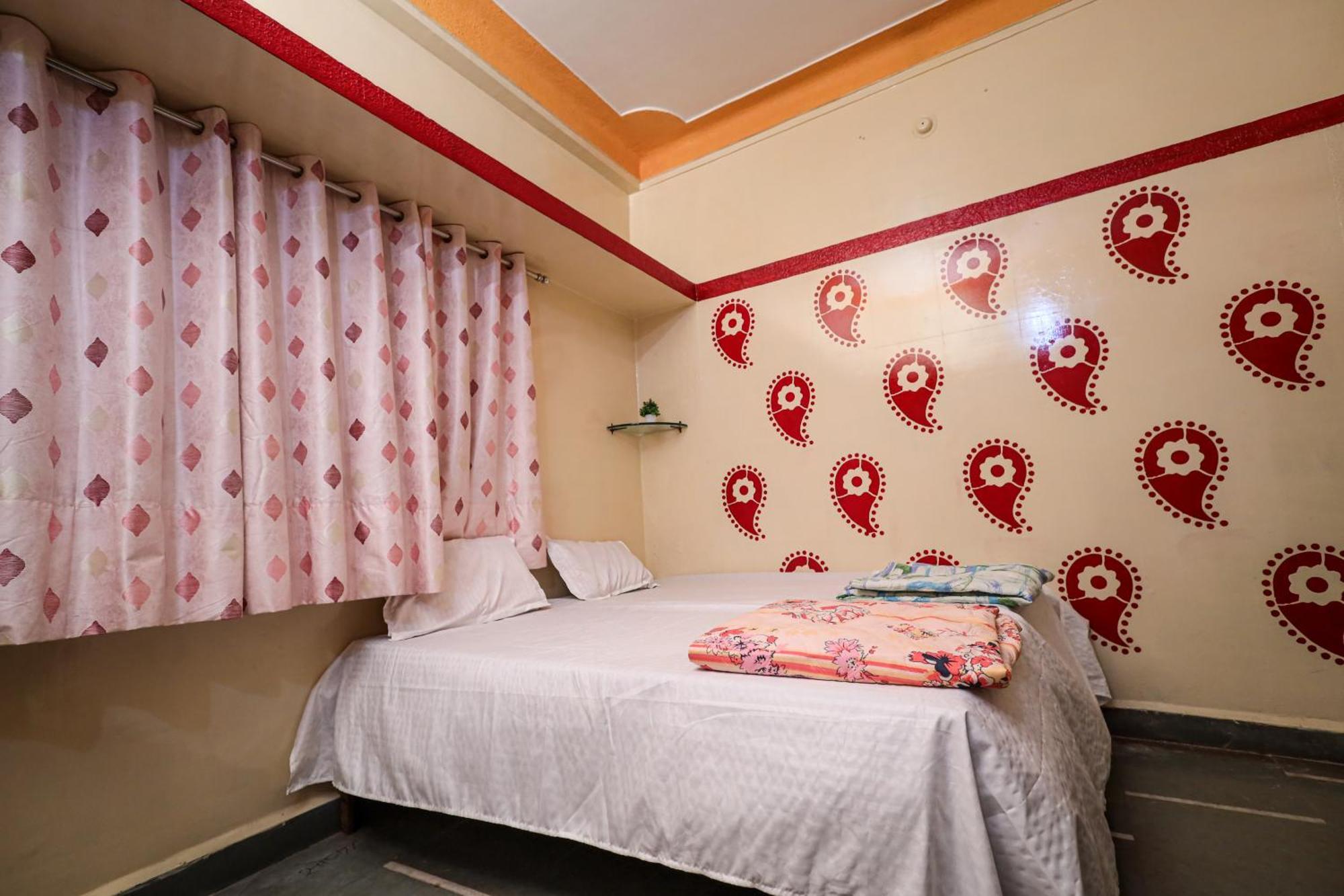 Rai Guest House 우자인 외부 사진